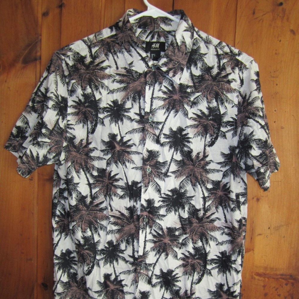 Hawaiian Men's H&M Button Down Regular  Fit SizeS